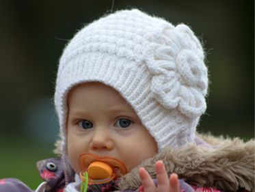 Snowy Flower Bonnet 091